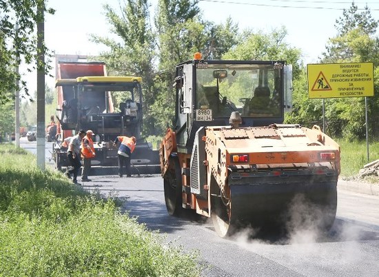 Еще на двух улицах Волгограда приступили к восстановлению дорог